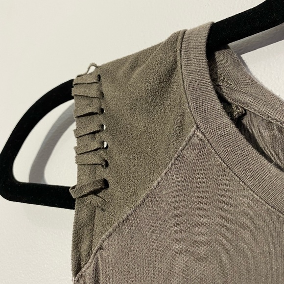 Dynamite Taupe Top - Picture 2 of 3